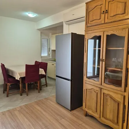 Nevenka A6 Primosten